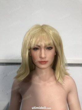 Fille Avec Une Petite Poupée Sexuelle Coquine Porno