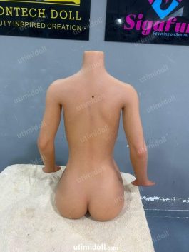 Vidéo De Baise Avec Une Poupée Sexuelle Vierge