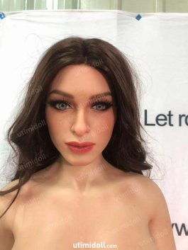Fille Baise Une Poupée Sexuelle Soumise Gif