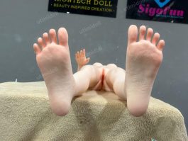 Sœur Remplace Poupée Sexuelle Réaliste