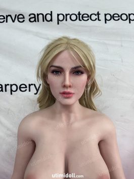Gros Cul Poitrine Gars Utilisant Poupée Sexuelle Porno