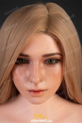Gens Utilisant Une Poupée Sexuelle MILF Au Gros Cul